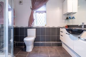 En-Suite- click for photo gallery